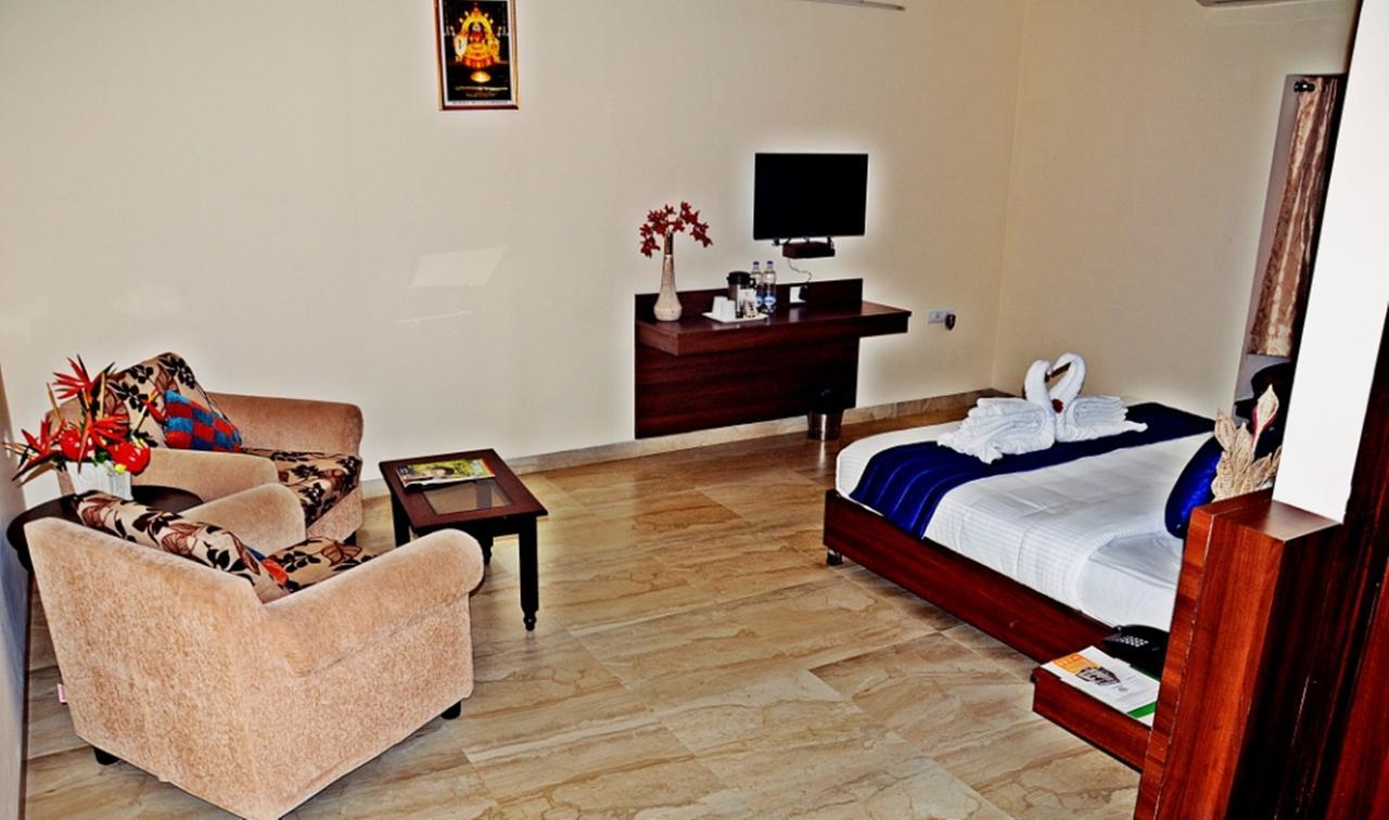Hotel Mookambika Palace Kolluru Exteriör bild
