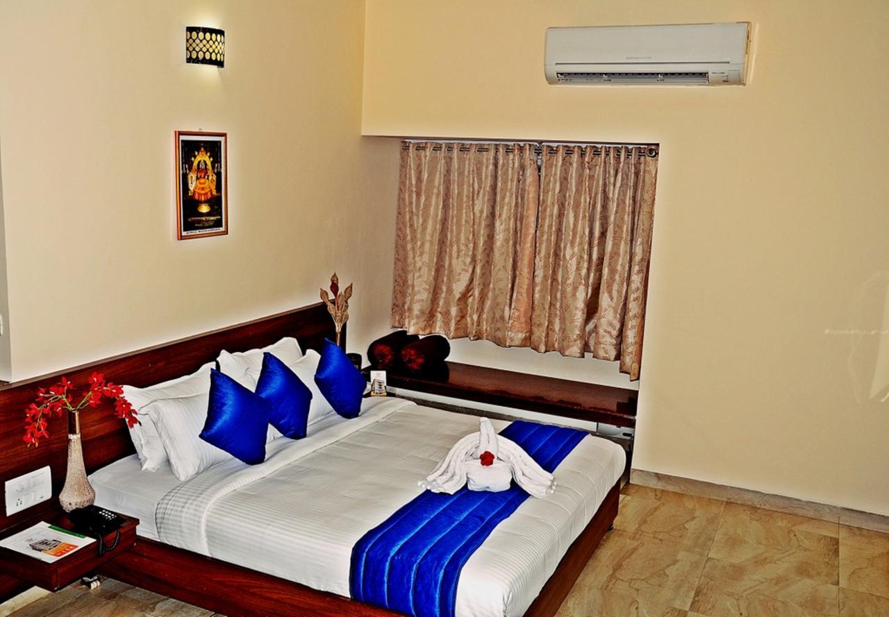 Hotel Mookambika Palace Kolluru Exteriör bild