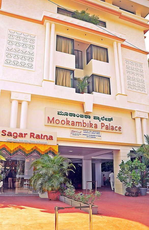Hotel Mookambika Palace Kolluru Exteriör bild