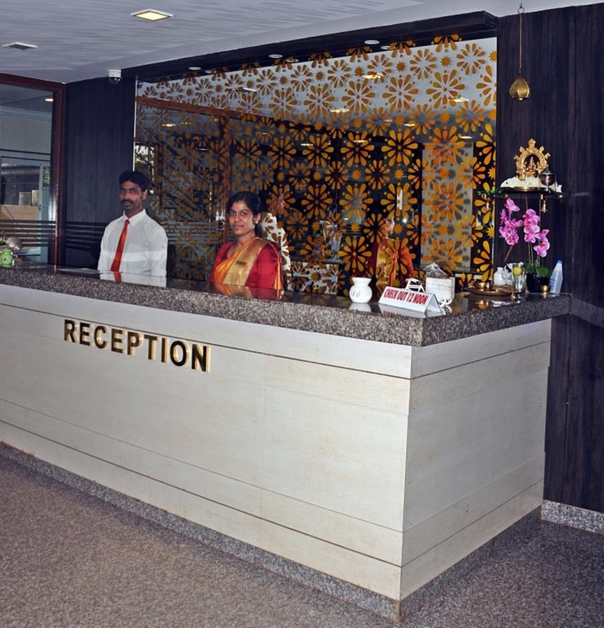 Hotel Mookambika Palace Kolluru Exteriör bild