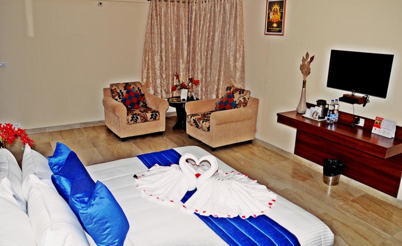 Hotel Mookambika Palace Kolluru Exteriör bild