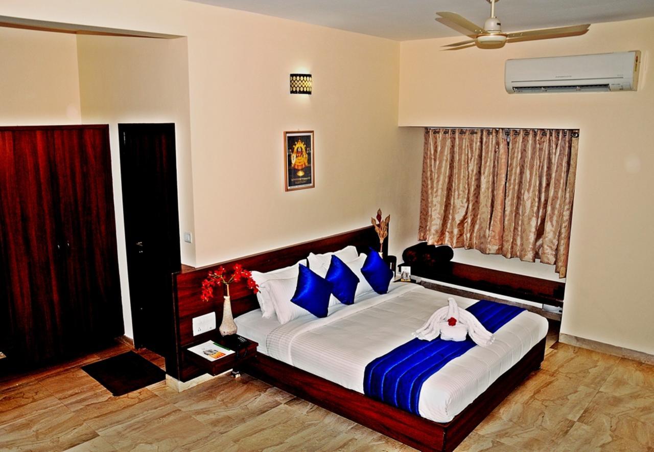 Hotel Mookambika Palace Kolluru Exteriör bild