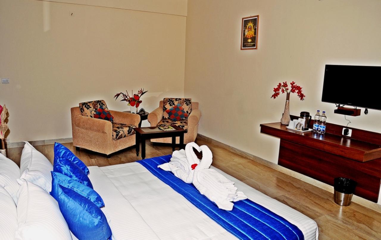 Hotel Mookambika Palace Kolluru Exteriör bild