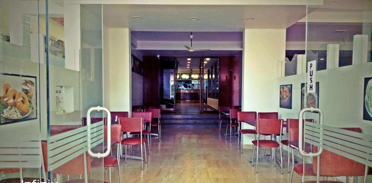 Hotel Mookambika Palace Kolluru Exteriör bild